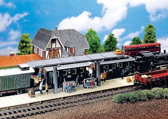 Roofed Platform w/Accessories -- 17-3/4 x 1-7/8′ 45 x 4.8cm, HO, Faller Gmbh 120192