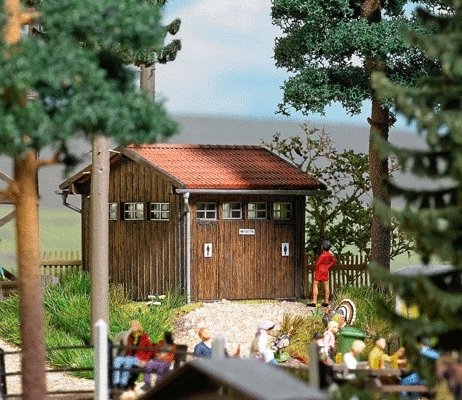 Wooden Restroom -- Kit - 2-3/8 x 2 x 1-3/4′ 6 x 5 x 4.4cm, HO, Busch Gmbh & Co Kg 1586