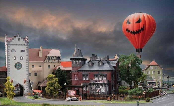 Halloween Promotional Set -- Kit - Haunted Mansion, Jack o′ Lantern Balloon, HO, Faller Gmbh 190034