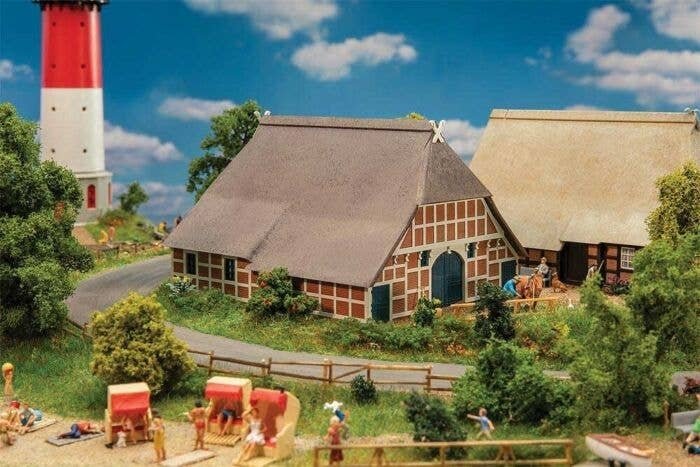 Altlander House -- Weathered Kit - 6 x 4-7/8 x 3-13/16′ 15.2 x 12.4 x 9.7cm, HO, Faller Gmbh 130581