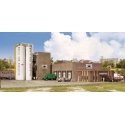 Magic Pan Commercial Bakery -- Kit - 16 x 8 x 3-1/2′ 40.6 x 20.3 x 8.8cm, HO, Walthers Cornerstone 2915