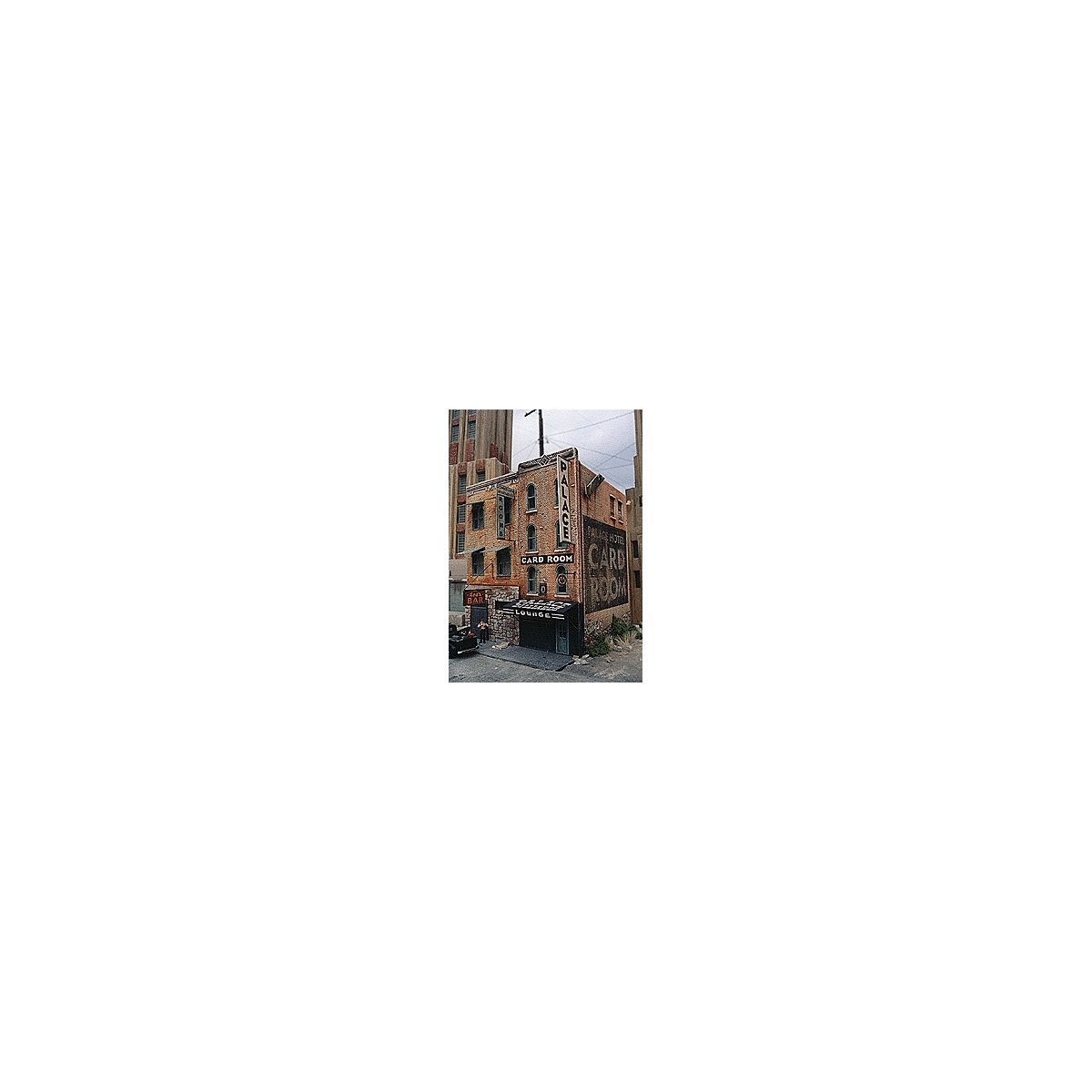 Addams Avenue - Part Three -- Kit - 5 x 5′ 12.7 x 12.7cm, HO, Downtown Deco 1003