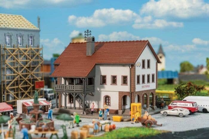 Small Town Hall -- Kit - 4-3/16 x 4-3/8 x 4′ 10.7 x 11.2 x 10.2cm, N, Faller Gmbh 231727