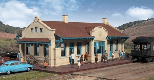 Mission-Style Depot -- Kit - 11-5/16 x 6-7/16 x 3-3/4′ 28.7 x 16.3 x 9.5cm, HO, Walthers Cornerstone 2920
