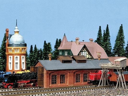 Oldtimer Engine Shed - Weathered Model -- 7 x 2-1/16 x 2-1/2′ 17.5 x 5.2 x 6.2cm, N, Faller Gmbh 222141