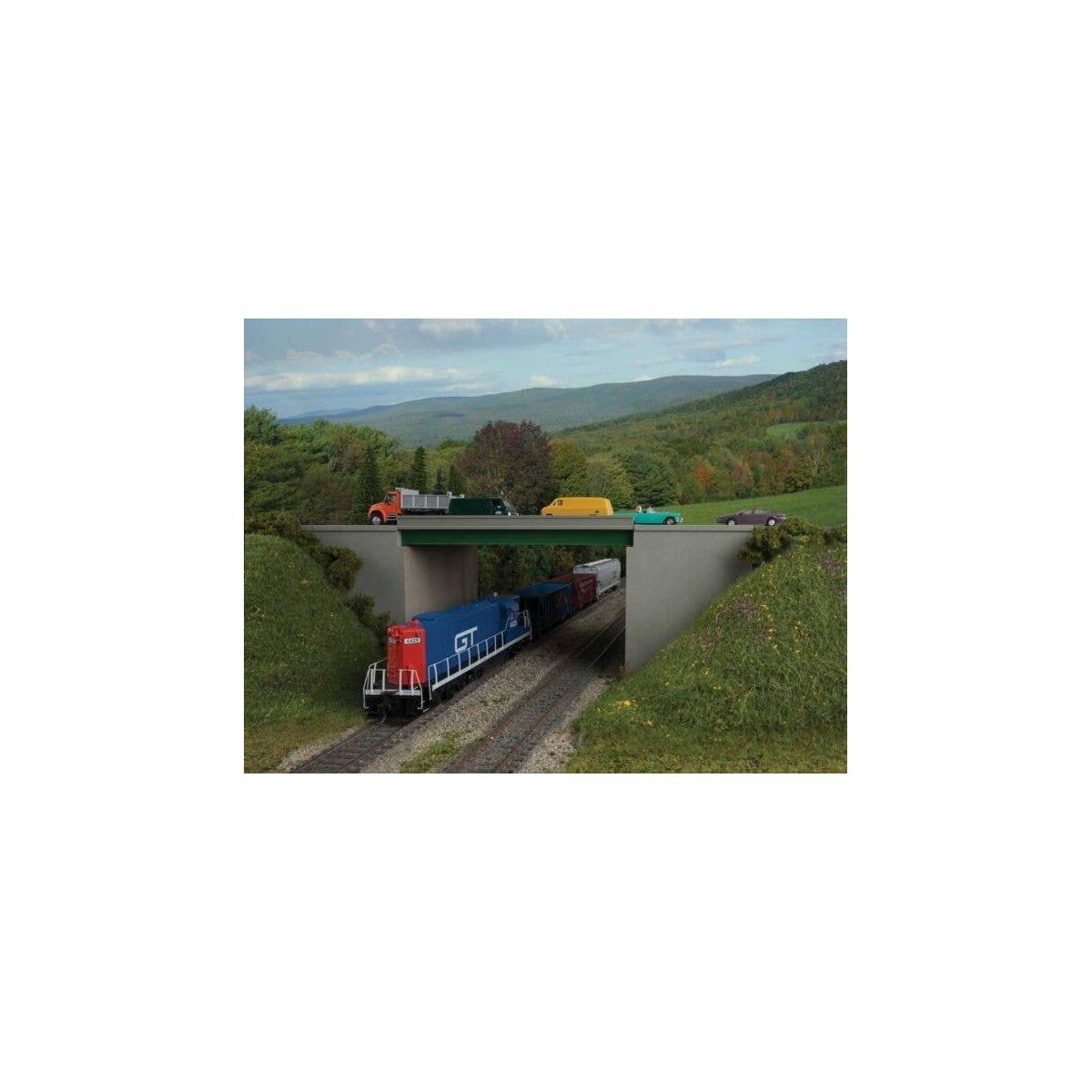 Modern Steel Highway Overpass with Concrete Sides -- Kit - 12-15/16 x 4-3/4′ 32.9 x 12cm, HO, Walthers Cornerstone 4567