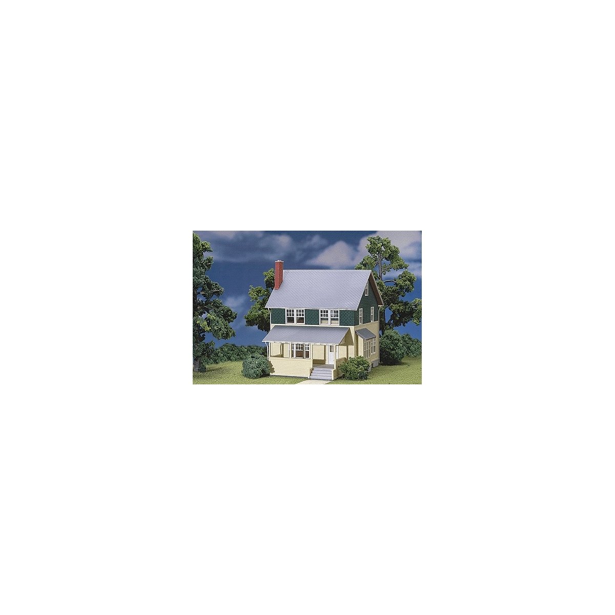 Kate`s Colonial Home -- Kit - 4-1/4 x 5-5/8 x 5-1/8` 10.6 x 14 x 12.8cm, HO, Atlas Model Railroad Co. 711