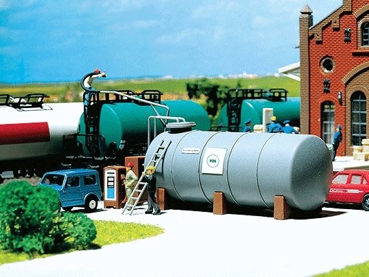 Oil Tank - Era III -- Painted & Weathered - 2-1/16 x 15/16 x 7/8′ 5.2 x 2.4 x 2.3cm, N, Faller Gmbh 222194