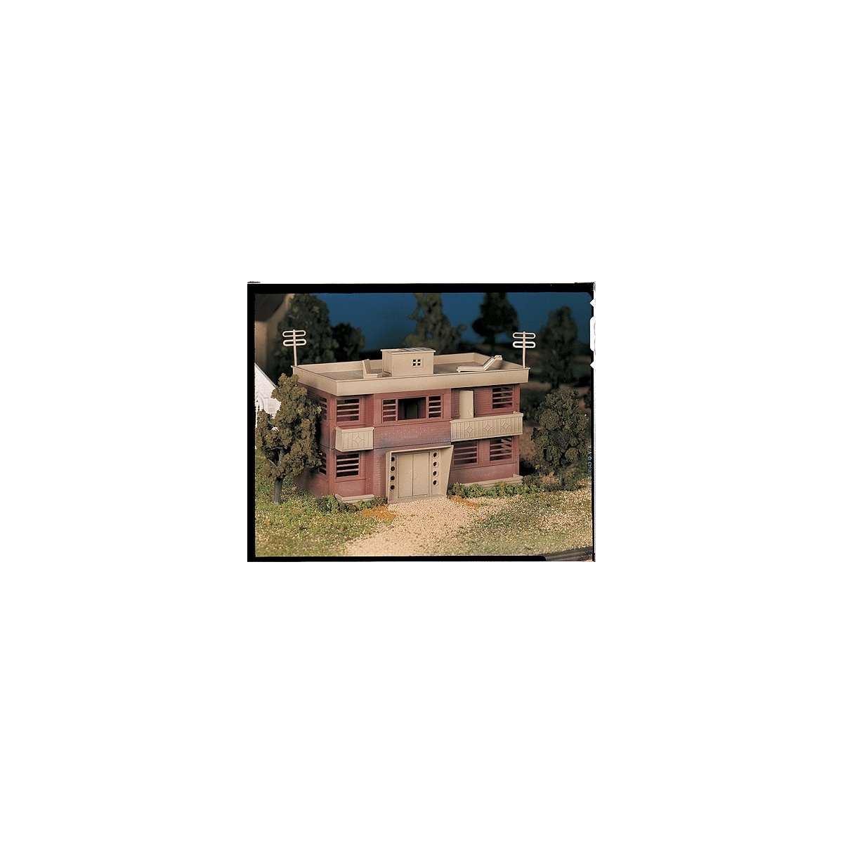 Plasticville U.S.A.(R) Classic Kits -- Apartment Building, O, Bachmann Industries 45980