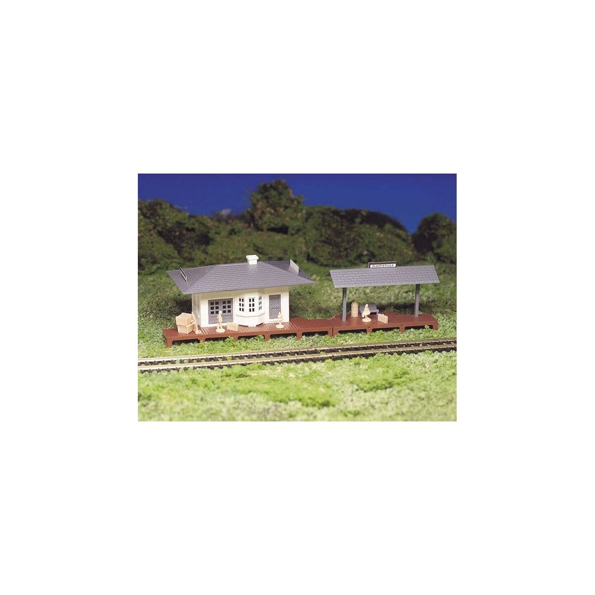Suburban Station - Plasticville U.S.A.(R) -- Kit - 1-7/8 x 5-1/2′ 4.8 x 14cm, HO, Bachmann Industries 45173