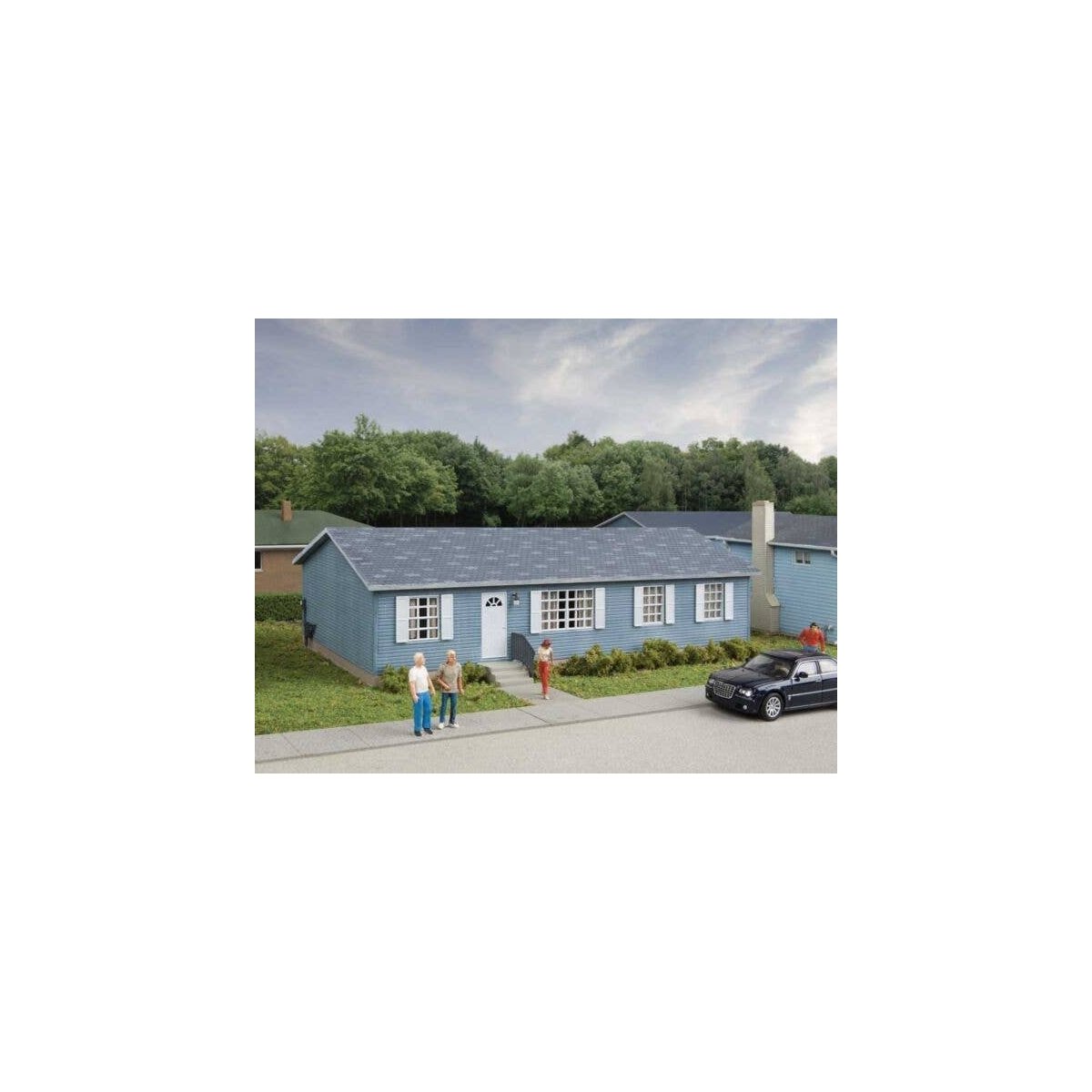 Modern Sectional House -- Kit - 6-7/8 x 3-5/16 x 2′ 17.5 x 8.4 x 5.2cm, HO, Walthers Cornerstone 4150