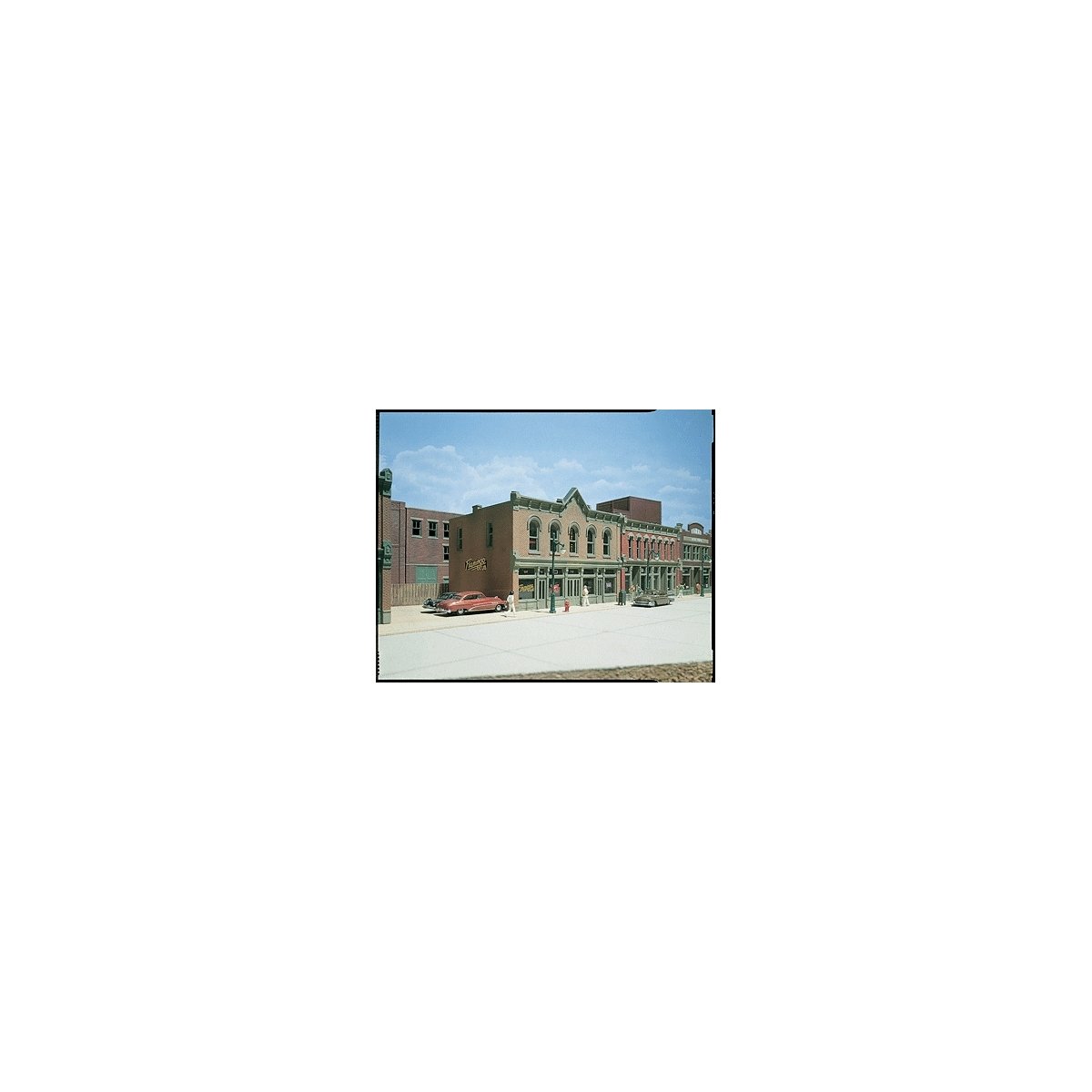 Goodfellows Hall - Woodland Scenics DPM Landmark Structures(R) -- Kit - 6-1/4 x 4-3/4, HO, Design Preservation Models 10800