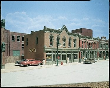 Goodfellows Hall - Woodland Scenics DPM Landmark Structures(R) -- Kit - 6-1/4 x 4-3/4, HO, Design Preservation Models 10800