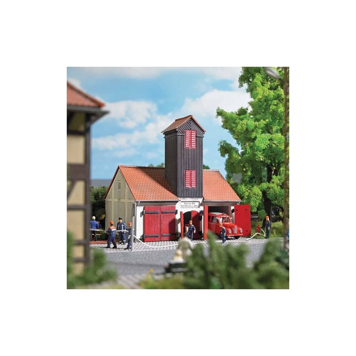 Jonaswalde Firehouse -- Laser-Cut Wood Kit - 4-1/16 x 2-7/8 x 4-1/16′ 10.3 x 7.3 x 10.4cm, HO, Busch Gmbh & Co Kg 1660