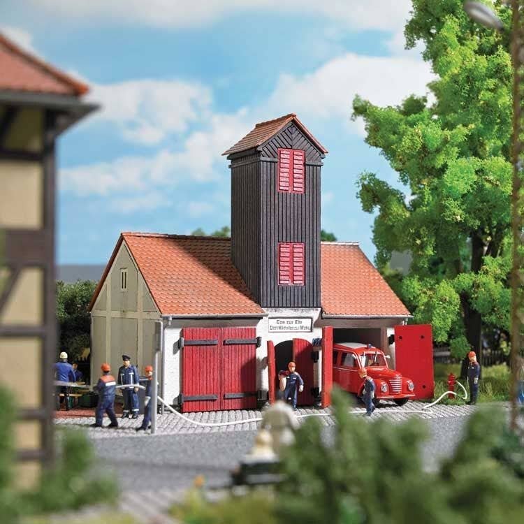 Jonaswalde Firehouse -- Laser-Cut Wood Kit - 4-1/16 x 2-7/8 x 4-1/16′ 10.3 x 7.3 x 10.4cm, HO, Busch Gmbh & Co Kg 1660
