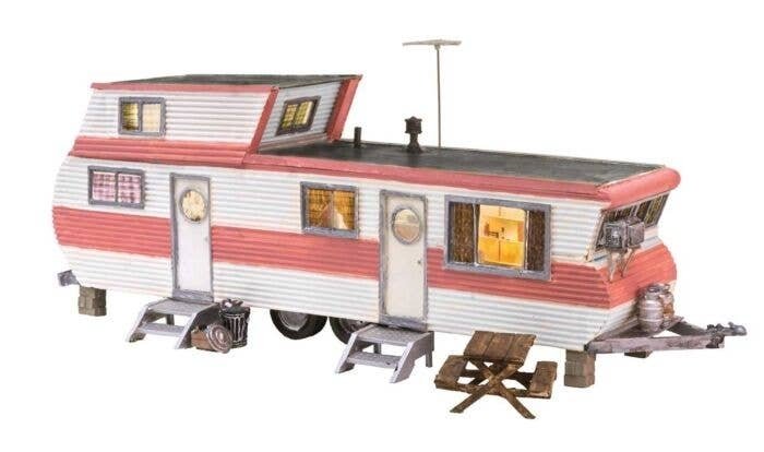 Double Decker Trailer - Built-&-Ready(R) Landmark Structures(R) -- White, Salmon - 3-1/8 x 1-15/1, N, Woodland Scenics 4951