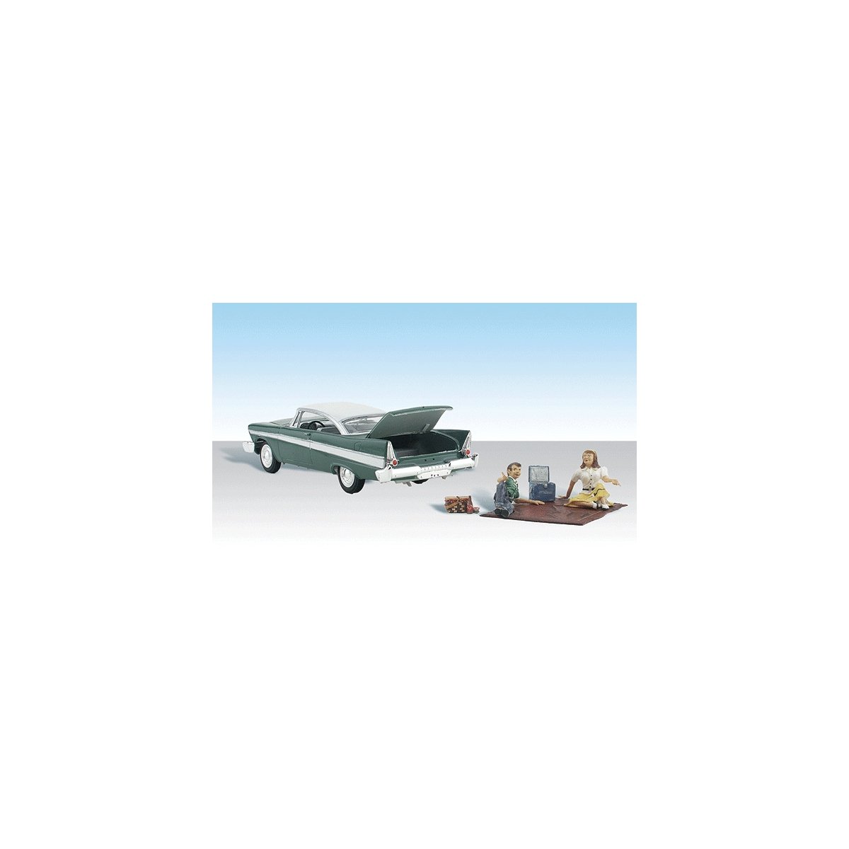 AutoScenes(TM) - Assembled -- Parked for a Picnic, HO, Woodland Scenics 5552