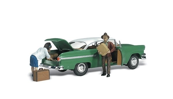AutoScenes(TM) - Assembled -- Lubeners Loading, HO, Woodland Scenics 5526