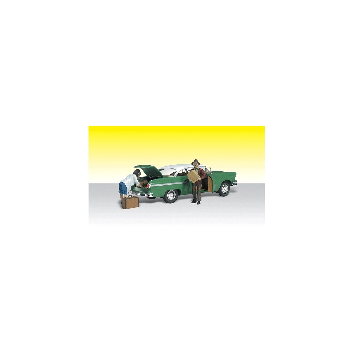 AutoScenes(TM) -- Lubeners Loading their Luggage, N, Woodland Scenics 5326
