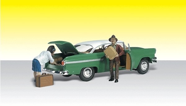 AutoScenes(TM) -- Lubeners Loading their Luggage, N, Woodland Scenics 5326