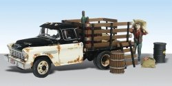 Henry`s Haulin`- Assembled - AutoScenes(R) -- Rusted Truck, Figure & Accessories, HO, Woodland Scenics 5538