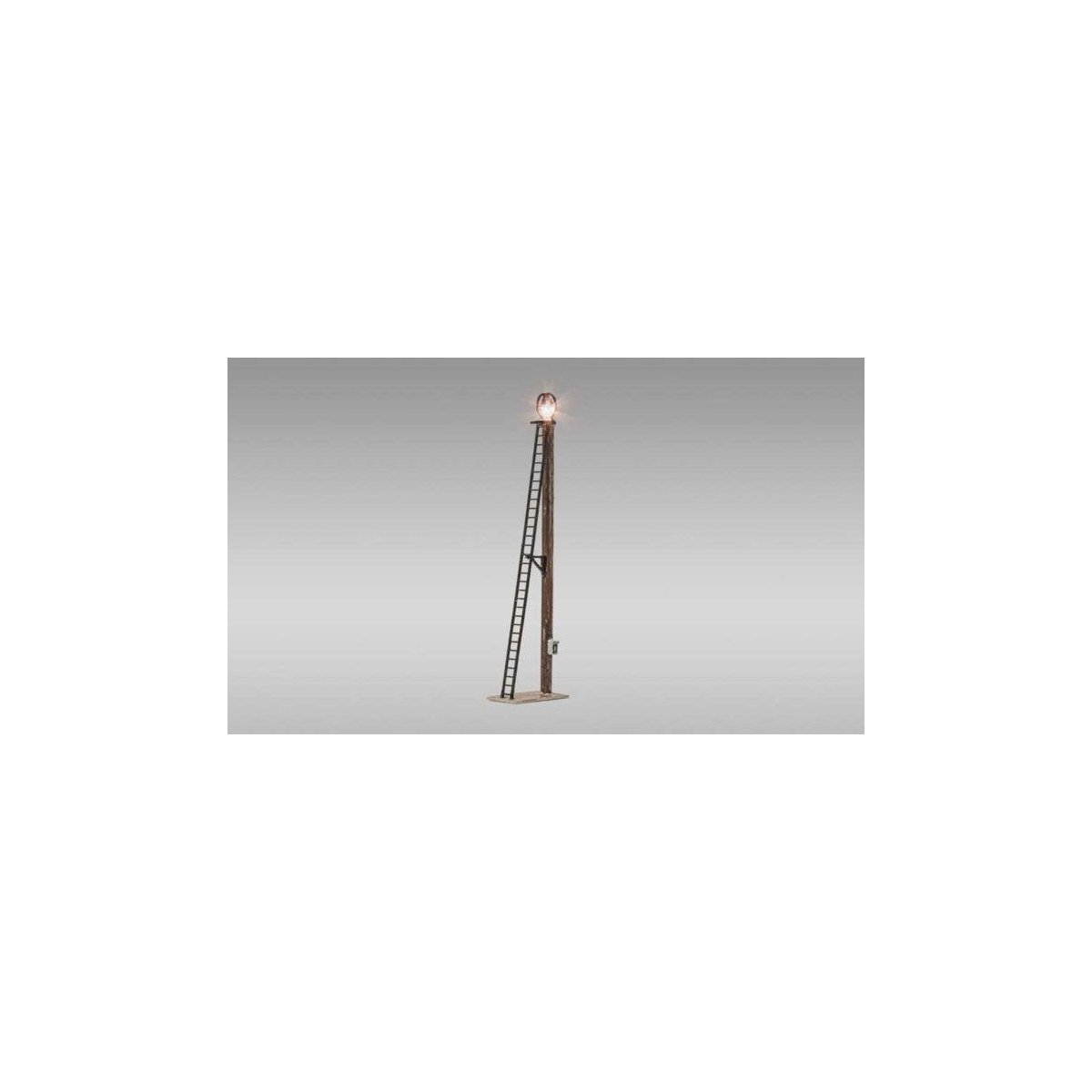 Wooden Yard Lamps - Just Plug(R) -- 4-13/16′ 12.2cm, 30.4 scale feet 9.26 scale meters Tall pkg, HO, Woodland Scenics 5674