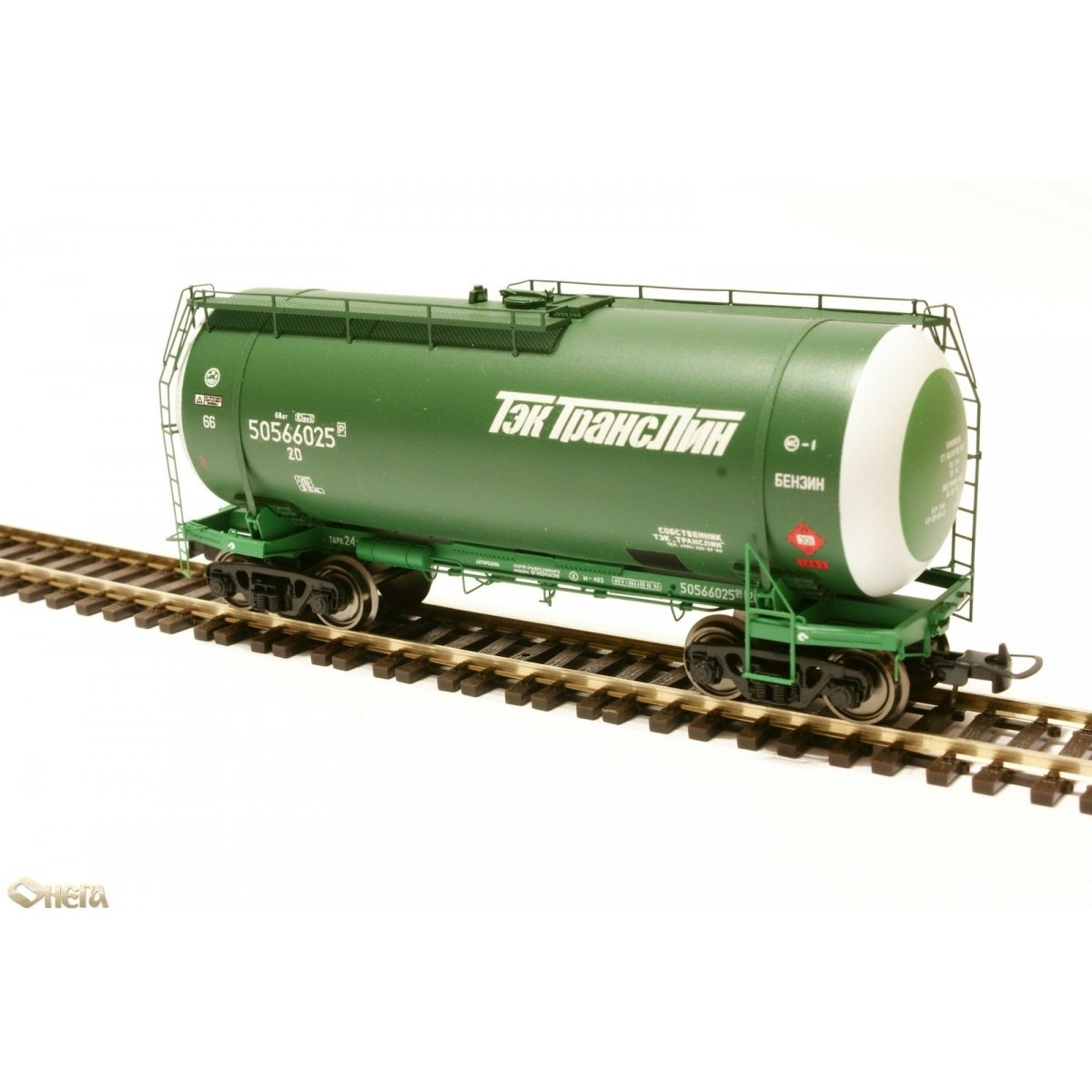 Onega 4-axle tank wagon for gasoline, model 15-1447-0004, HO