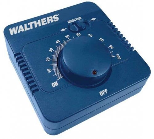 DC Train Controller -- 2 Amps, Up to 24 Volt-Ampere, 16-Volt Accessory Output, All Scales, Walthers Controls 4000