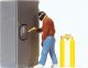 Individual Figure -- Safecracker, HO, Preiser Kg 29104