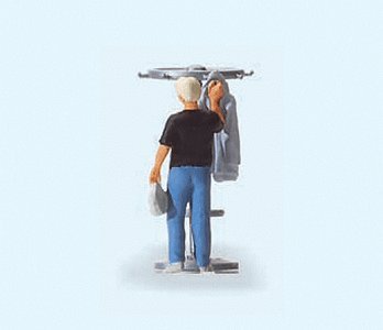 People At Home -- Man Hanging Up His Jacket, HO, Preiser Kg 28142