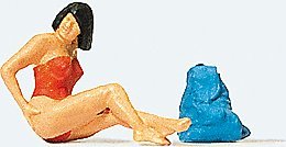 Sports & Recreation -- Applying Suntan Lotion, HO, Preiser Kg 28127