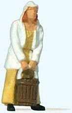 Fetching Water - Individual Figure, HO, Preiser Kg 28221