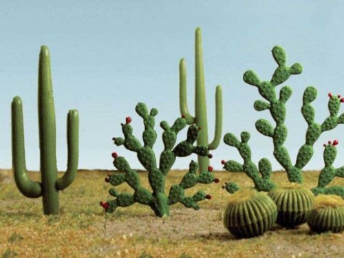Mixed Cactus pkg(15) -- Height: 1/4 to 2-1/2′ .6 to 6.4cm, HO, Bachmann Industries 32513