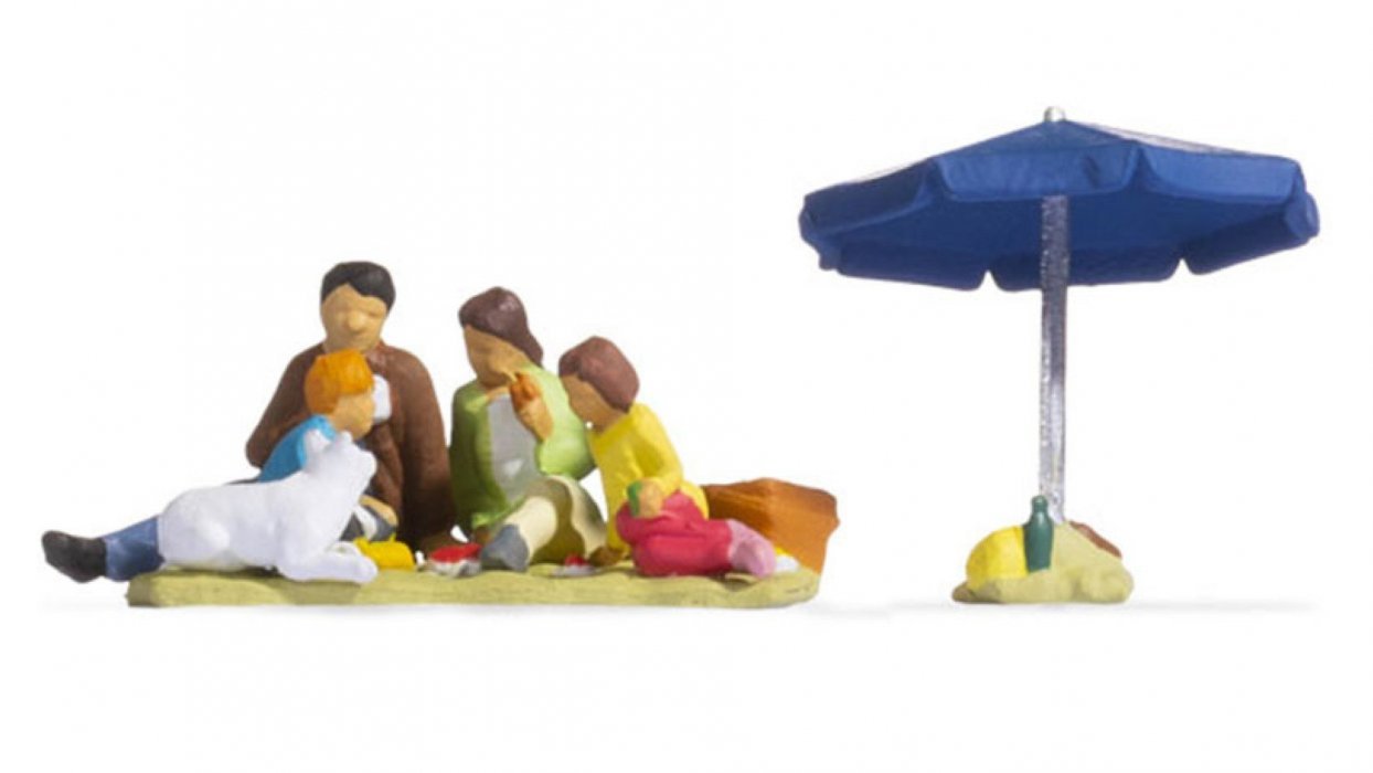Family Having a Picnic, NOCH 15599