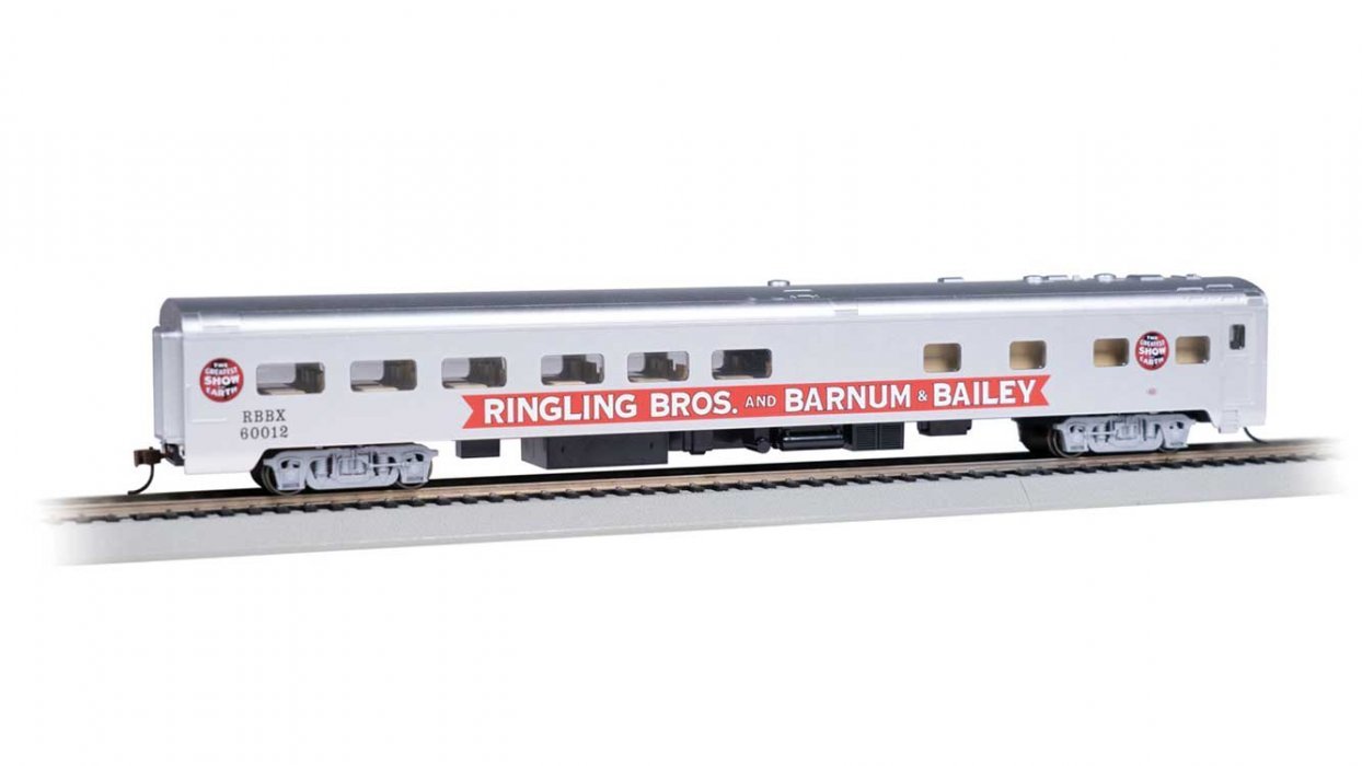 85′ Smooth-Side Diner w/Lights - Ready to Run -- Ringling Bros. and Barnum & Bailey 60012 (R, HO, Bachmann Industries 14