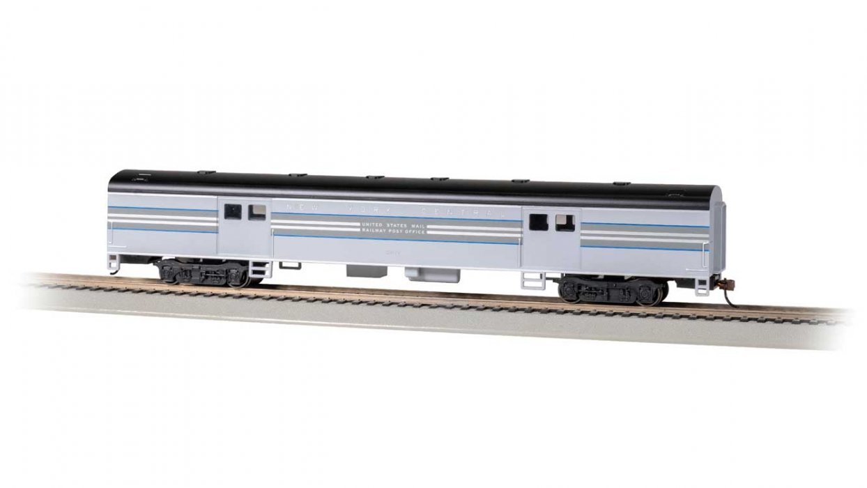 72′ Smooth-Side Baggage - Ready to Run -- New York Central 5017 (1938 20th Century Ltd. Sche, HO, Bachmann Industries 14407