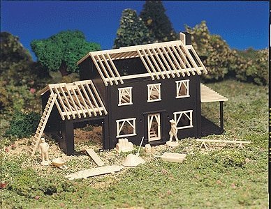 Plasticville Classic Kit - House Under Construction -- 2-7/8 x 5-1/4′ 7.3 x 13cm, HO, Bachmann Industries 45191