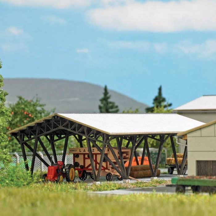 Farm Equipment Shelter -- Laser-Cut Kit - 3-3/4 x 2-5/8 x 1-5/16′ 9.5 x 6.6 x 3.4cm, N, Busch Gmbh & Co Kg 8207