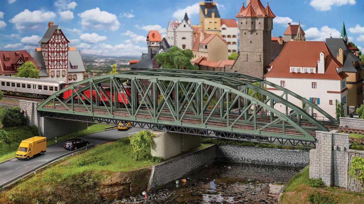 Double-Track Steel Arch Bridge with Abutments -- Kit - 26-1/16 x 6-7/16 x 6′ 66.2 x 16.4 x 15.2cm, HO, Faller Gmbh 120507