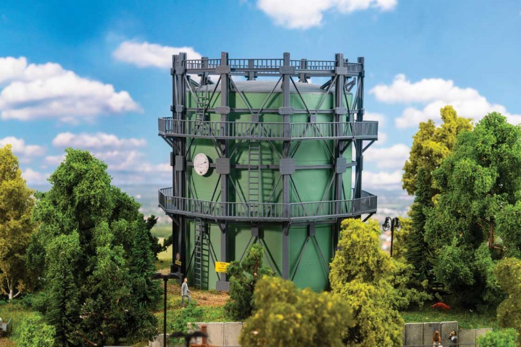 Gasometer Gas Storage Tank with Piping -- Kit - 6-5/16 x 6-5/16 x 7-1/16′ 16 x 16 x 18cm, HO, Faller Gmbh 130157
