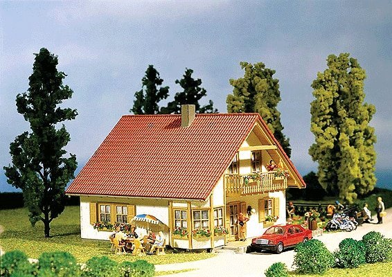Romantic Single Family Home -- 5 x 5′ 12.7 x 12.6cm, HO, Faller Gmbh 130301