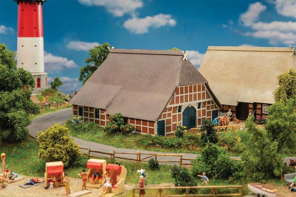 Altlander House -- Weathered Kit - 6 x 4-7/8 x 3-13/16′ 15.2 x 12.4 x 9.7cm, HO, Faller Gmbh 130581