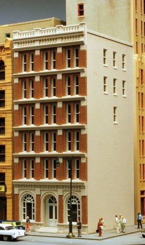 City Trust -- Kit - 5-1/4 x 4-1/8 x 9-3/4′ 13.3 x 10.5 x 24.8cm, HO, Lunde Studios 31