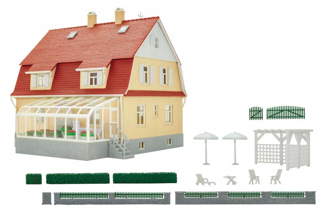 House with Winter Garden/Greenhouse Room -- Kit - 4-3/4 x 5-11/16 x 4-5/8′ 12 x 14.5 x 11.8cm, HO, Kibri 38700