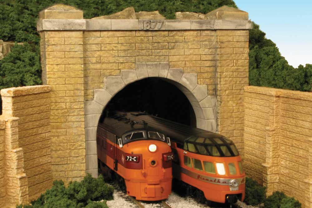 Double-Track Tunnel Portal -- Granite Faced, HO, Monroe Models 132