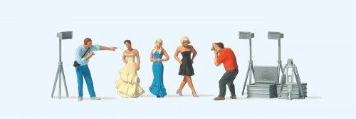 Photographers and Models At the Fashion Shoot with Equipment -- pkg(5), HO, Preiser Kg 10789