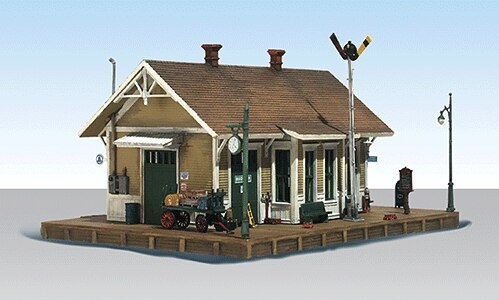 Dansbury Depot - Built-&-Ready Landmark Structures(R) -- Assembled - 7-1/2 x 5-9/16′ 19 x 14.1c, HO, Woodland Scenics 5023
