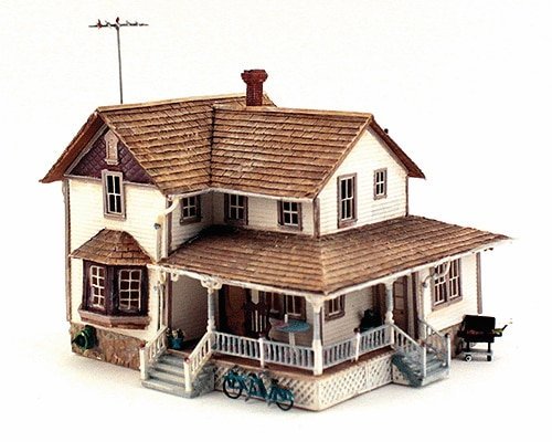 Built-&-Ready(R) Landmark Structures(R) - Assembled -- Corner Porch House - 5-5/8 x 4-5/8′ 14.3, HO, Woodland Scenics 5046