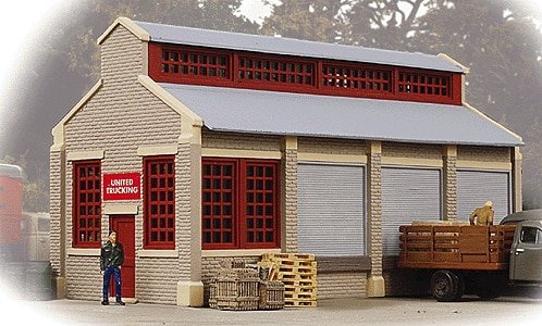 United Trucking -- Assembled - 2-5/8 x 6 x 3-3/8′ 6.6 x 15.2 x 8.5cm, HO, WalthersTrainline 804