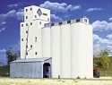 ADM(R) Concrete Grain Elevator -- Kit - 13-1/2 x 9 x 13-1/2′ 33.7 x 23.7 x 33.7cm, HO, Walthers Cornerstone 3022